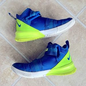 Youth Nike Lebron XIII Shoes - 4Y - Blue Volt